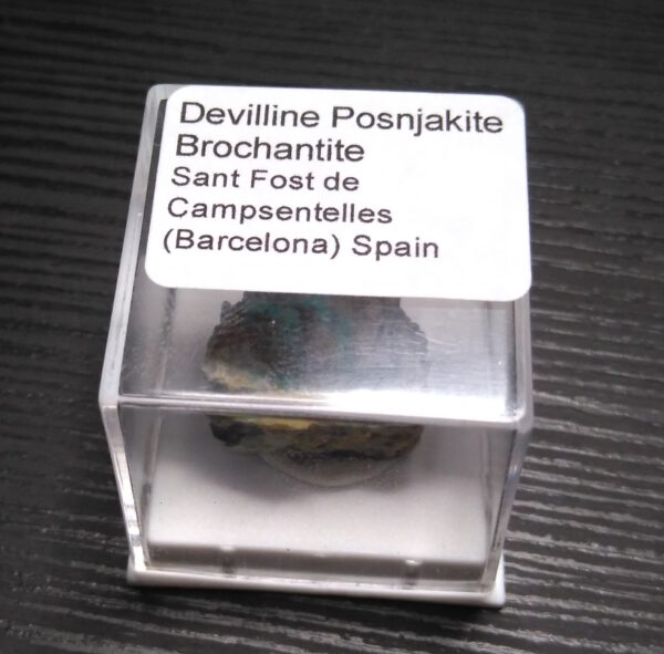 Devilline, posnjakite and brochantite