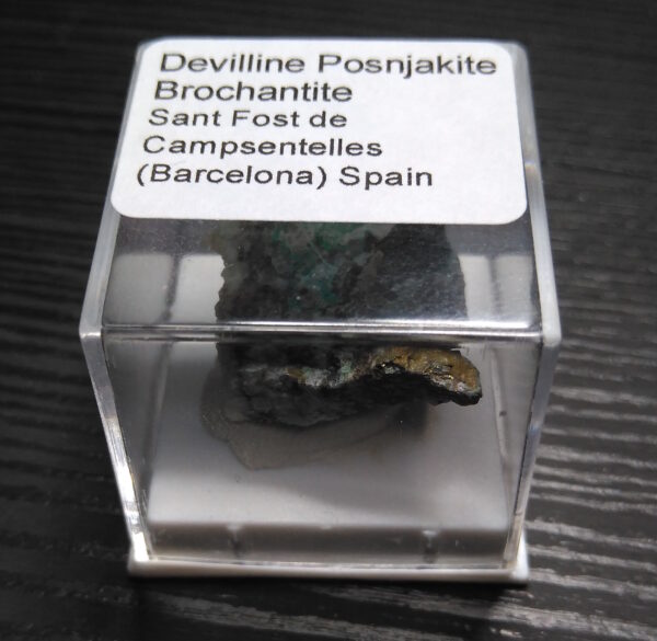 Devilline, posnjakite and brochantite