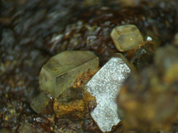 Baryte with goethite